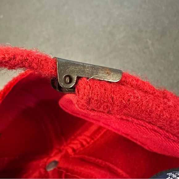 Vibrant Red Vintage GAP 80% Wool Women’s Adjustable Hat Made in USA - Picture 13 of 16